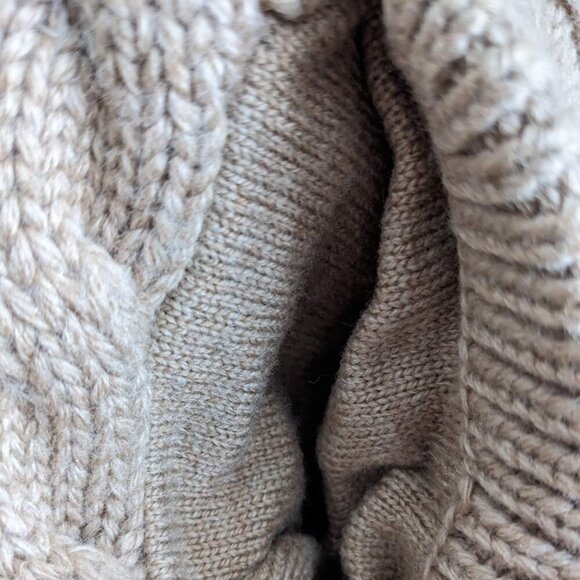 Eivissa Faux Fur Trim cable knit ribbed REVERSIBLE vest - Picture 6 of 9